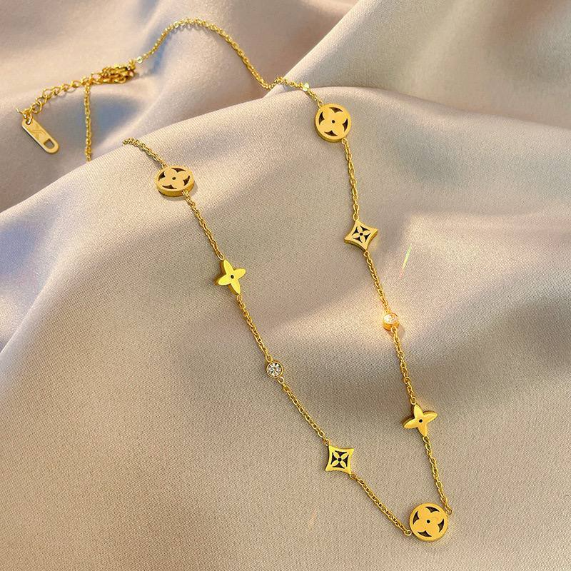 18k Gold Four Leaf Clover Zirconia Necklace 